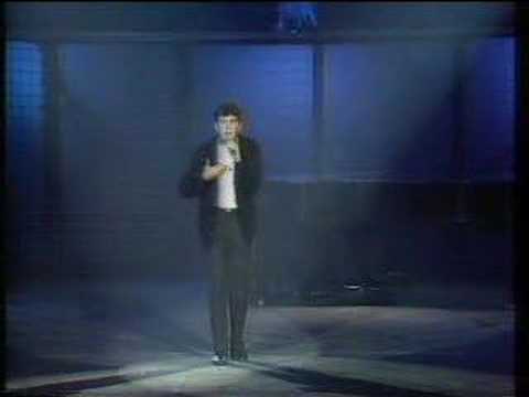 Video Tim Finn - 'In A Minor Key' Live