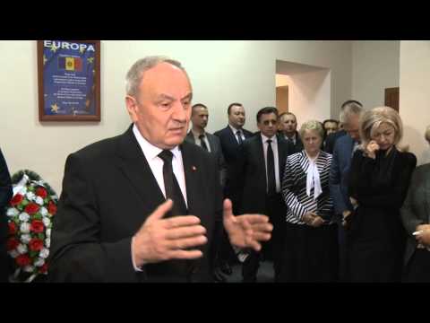 Президент Николае Тимофти принял участие в бдении у гроба бывшего директора Национального института юстиции Анастасии Паскарь