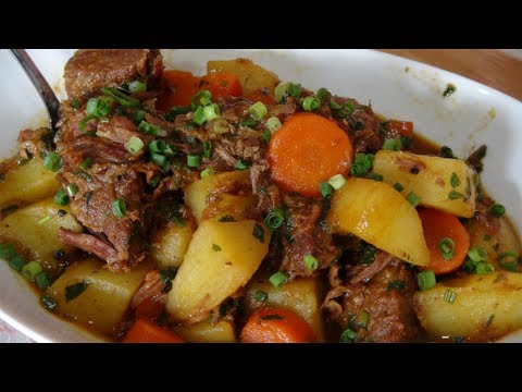 carne - Carne de panela com cenouras e batatas Ingredientes: 1kg de coxão duro cortado em cubos de aproximadamente 4cm 400g de batatas cortadas em cubos de aproximad...