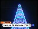 Un árbol de Navidad a pedales (España Directo 1-2-08) Un árbol de Navidad a pedales (España Directo 1-2-08)