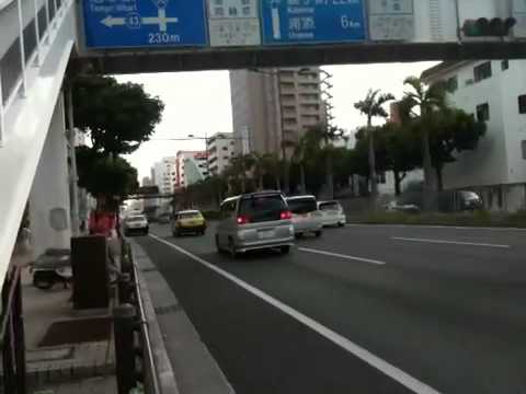 沖縄県 - この規制の意味が全然わかりません。 内地ではまだ見たことがありませんし、教習所でもならってません。