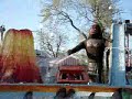 la foire du trône à Paris dans le 12e.
Juste pour avoir une idée de ce que c'est... 
Désolée pour le policier du 04/04 !!! C'est vraiment ignoble!! :(( Tous les ans il se passe qq chose!! 
...