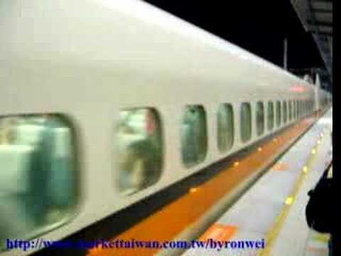 高鐵列車入站_嘉義站
