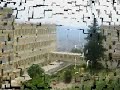 Tizi-Ouzou est une ville d'Algérie, chef lieu de la wilaya homonyme, dans la région de la Grande Kabylie (aussi appelée Haute Kabylie), à l'est d'Alger.Deuxième ville de Kabylie en terme de population, après Béjaia, avec 120 000 habitants en 2004, Tizi Ouzou se situe à une altitude de 200 mètres.Son nom vient du berbère Tizi n Uzezzu,  qui signifie « col du genêt ». Sous forme contractée,Cette ville, de 160 000 habitants (d'après un recensement de 2004, est située en Kabylie dont elle est la capitale culturelle. On y parle le kabyle (dérivé du berbère), l'arabe dialectale et le français comme première langue étrangère. La ville a beaucoup d'atouts ; elle se situe à 30 km de stations balnéaires comme Tigzirt, Azeffoun et Dellys.L'équipe de football de Tizi Ouzou, la Jeunesse Sportive de Kabylie ou J.S.K, est l'un des clubs les plus connus d'Afrique .Tizi-Ouzou a été le témoin du drame du Printemps noir (2001) où dans le village de Ath Douala, un jeune lycéen de 19 ans, répondant au nom de Massinissa Guermah, fut abattu par un élément de la gendarmerie. Ce fut alors l'embrasement général de toute la Kabylie, et plus de 130 jeunes furent tués par les autorités algériennes dans ce qui restera comme les pires émeutes qu'ait connu l'Algérie depuis l'indépendance.Suite à ces évènements, plusieurs mouvements politiques ont fait leur apparitions, certain réclamant une autonomie de la Kabylie, comme le Mouvement pour l'autonomie de la Kabylie (MAK), d'autres encore, une reconnaissance de la pluralité culturelle dont bénéficie l'Algérie, donc une reconnaissance de l'identité berbère de l'Algérie, comme le Mouvement citoyen des Aarchs.La construction d'un aéroport a commencé en 2007, est prévue déjà la fin de ce terminal en 2009. L'aéroport serait baptisé avec le nom de Lalla Fatma N'Soumer. La compagnie Air Algérie va faire des vols directs entre Alger et Oran à Tizi Ouzou. La compagnie Aigle Azur étudie l'ouverture de la route Paris-Tizi Ouzou, mais rien n'est encore sûr.01 Adrar · 02 Chlef · 03 Laghouat · 04 Oum-El-Bouaghi · 05 Batna · 06 Béjaïa · 07 Biskra · 08 Béchar · 09 Blida · 10 Bouira · 11 Tamanrasset · 12 Tébessa · 13 Tlemcen · 14 Tiaret · 15 Tizi-Ouzou · 16 Alger · 17 Djelfa · 18 Jijel · 19 Sétif · 20 Saïda · 21 Skikda · 22 Sidi-Bel-Abbès · 23 Annaba · 24 Guelma · 25 Constantine · 26 Médéa · 27 Mostaganem · 28 M'Sila · 29 Mascara · 30 Ouargla · 31 Oran · 32 El-Bayadh 33 Illizi · 34 Bordj-Bou-Arreridj · 35 Boumerdès · 36 El-Taref · 37 Tindouf · 38 Tissemsilt · 39 El-Oued · 40 Khenchela · 41 Souk-Ahras · 42 Tipaza · 43 Mila · 44 Aïn-Defla · 45 Naâma · 46 Aïn-Témouchent · 47 Ghardaïa · 48 Relizane