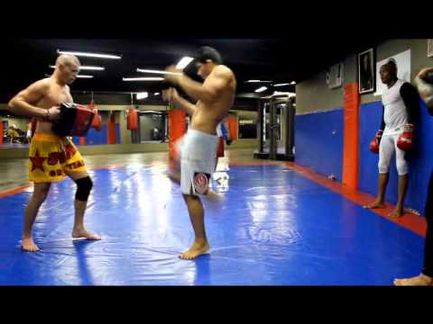 TATAMETV - Escalado para fazer sua estreia no maior evento do mundo no dia 27 de agosto, no UFC Rio, Erick Silva está treinando duro na X-Gym, no Rio de Janeiro, para b...