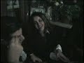 Luciano, acoompagnato dal chitarrista: Pino Pietropaolo, canta una canzone popolarissima, e che trasmette tanta allegria: 
