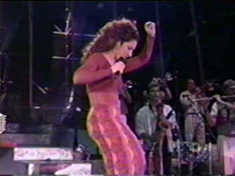 Watch 'Gloria Estefan - Mi Tierra'