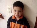 Valioso regalo, con la envoltura hecha a mano para regalar a