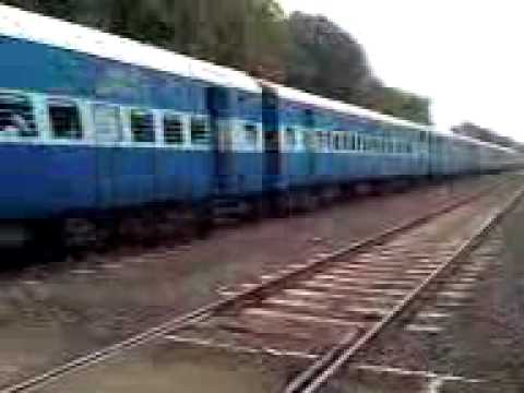 how to reach ujjain by train