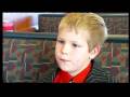 videos de Boy Throws Birthday Party For Toys For Tots