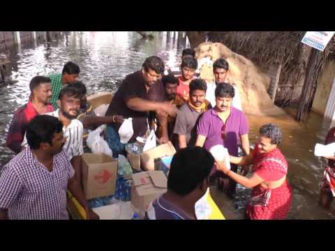 Actor/Director Radhakrishnan Parthiban doing Flood Relief Activities