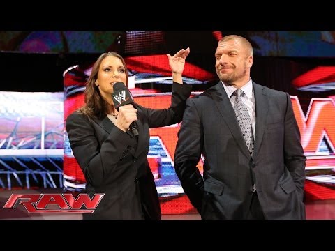 Stephanie McMahon asks Daniel Bryan to apologize: Raw, March 10, 2014