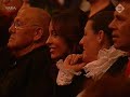 Adje zingt het nummer 'Blijf bij Mij' tijdens het 80-jarig bestaan van de VARA. Ohja, en Paul de Leeuw doet ook nog mee