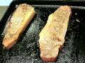 ステーキを鉄板焼きで