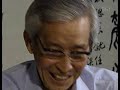 2003.05.17 KBS 역사스페셜박정희 천도계획 천년을 내다본 장기프로젝트였다!1979년 박정희 대통령 사후, 대통령 집무실을 정리하러 들어간 수석비서관들에 의해 발견된 두권의 비밀보고서. 행정수도건설을 위한 백지계획 2000년대의 국토구상. 25년간 극비에 묻혀있던 보고서의 내용을 파헤친다.노무현 대통령의 핵심공약인 행정수도이전계획은 이미 1970년대에 시행 바로 전까지 진행되었던 내용이다. 박정희 대통령은 단계별 장기계획을 세워 신행정수도 건설을 진행시켰었다. 당시 서울은 폭발적인 인구집중현상으로 수많은 문제를 야기하고 있었고 뿐만 아니라 휴전선과도 근접한 위치에 있어 북한과의 대치상황에서 안보문제와도 직결돼 있었다. 그렇다면 새 행정수도로서의 면모를 갖춘 지역은 과연 어디였을까?신수도의 최종후보지로 꼽혔던 곳는 충청도 조치원에서 공주시에 걸친 장기지역.배산임수지형에 한반도 중심에 위치, 게다가 서울과 닮은꼴의 장기지역은 행정수도로서의 조건을 두루 갖추고 있었다. 그러나 국민의 동요와 부동산 투기 등의 부작용을 염려하여 신행정수도 입지장소는 철저히 비밀에 부쳐져 진행되었고 수도이전을 계기로 전국토의 균형발전 -국토재편계획- 까지 확대시켜 나갔다. 효율적인 국토활용을 밑받침으로 선진국으로 도약을 꿈꾸었던 박대통령은 행정수도 건설이후인 96년, 올림픽까지 치르려고 하였다. 경기장과 선수촌을 포함한 올림픽지구의 윤곽이 뚜렷하게 명기되어 있는 종합계획도는 신수도 건설의 역사적 대사업을 말해주고 있었다.그러나 새수도 건설의 시행을 목전에 두었던 그때 실행만을 남겨두고 이 계획은 무산되어 버린다. 최종단계까지 온 백지계획이 묻혀버린 까닭은 무엇일까?이번주 역사스페셜 특명! 수도를 이전하라- 행정수도이전을 위한 백지계획에서는 박정희가 꿈꾸었던 대업 행정수도 건설계획과 이미 25년 전에 구체적으로 드러났던 수도이전계획을 밝혀본다.