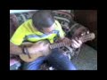 Obel Oliveros tocando cuatro