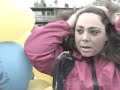 skydiver crash in party tent. anna book hoppar fallsk�rm och landar i partyt�lt.