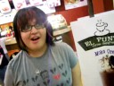 hahahaha aqi en divercia y asi salen personas bn famosas :b... la famosa jessica npa 
n___n    ... preguntando
eres emo???