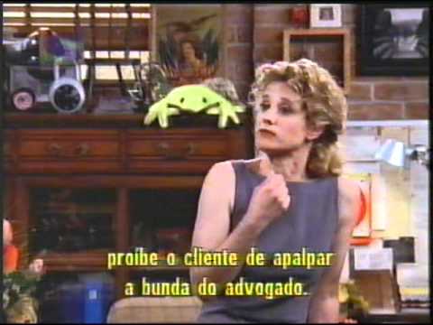 apalpando a bunda - Ator aproveita-se da cena e dá aquele apertão na bunda da gostosíssima Nancy Travis, em episódio de Work With Me.
