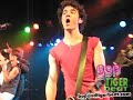 OMJ! Tiger Beat & BOP were at a private Jonas Brothers show last Friday night at The Roxy in Los Angeles! Check out this exclusive sneak peak snippet of them singing their hit 