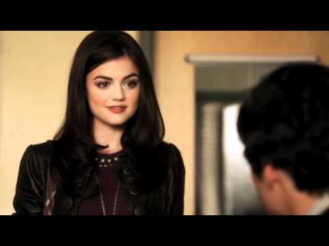Pretty Little Liars 1x01 Ezra et Aria apres les cours