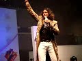 Raja Hasan and Shahrukh Khan performing on the song Chaiya Chaiya at ZEE Carnival Singapore