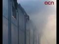 Un foc crema una nau de plàstics i cartrons a Valls