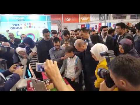 Cumhurbaşkanımız R. Tayyip ERDOĞAN Çınar Koleji öğrencilerinden projeleri hakkında bilgi aldı.