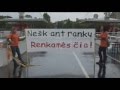 Žmonas nešiokim ant rankų