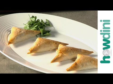 appetizer - http://www.howdini.com/howdini-video-6697446.html Appetizer recipes: How to make cheese and onion pastry appetizers This elegant onion appetizer marries cara...