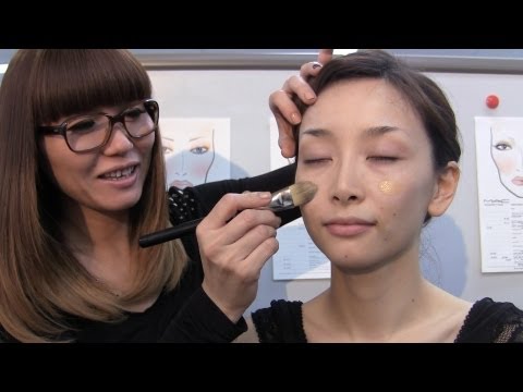 Mac - I found it difficult to add a translation to this long video, so you won't be able to get the words. But you can see the products that I'm using and the touc...