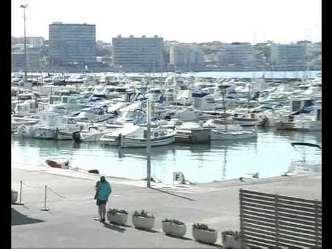 El Club Nàutic de L'Escala reb la bandera blava per novè any consecutiu.