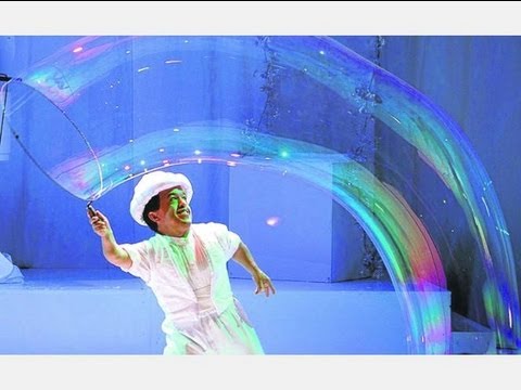 Riesen-Seifenblasen: So zaubert Hammou Bensalah hauchdünne Träume