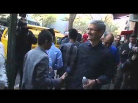 Apple CEO Tim Cook - At the Apple store in Palo Alto, California, CEO Tim Cook made a surprise visit to the many iPhone fans waiting to upgrade to the new 5S or 5C models. (Sept....