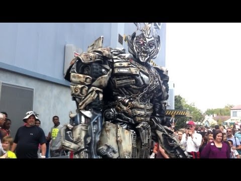 megatron - Megatron from Transformers made his in-park debut outside the still under construction Transformers: The Ride 3D on March 31, 2013. Subscribe to our YouTube ...