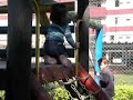 Lara vai ao parquinho