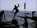 dopo un anno d'attesa sono tornati, pi� pazzi che mai, sono loro i ragazzi di duoglio la famosa spiaggia d'amalfi ( lone d'amalfi )