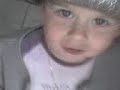 hugo dans son delire avec son chapeau et sa tete de mule,il a vol� les chaussures de maman (lol)
