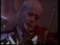 cuando tu no estas
de gardel y le pera.

solo,
en la ruta de mi destino.
sin el amparo de tu mirar
soy como el ave que en el camino
rompi� las cuerdas de su cantar.

cuando no est�s la flor no perfuma.
si tu te vas me envuelve la bruma.
el 