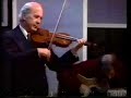 cuando tu no estas
de gardel y le pera.

solo,
en la ruta de mi destino.
sin el amparo de tu mirar
soy como el ave que en el camino
rompi� las cuerdas de su cantar.

cuando no est�s la flor no perfuma.
si tu te vas me envuelve la bruma.
el 
