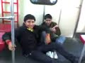 los pandrosos en el tren ligero haciendo mamada y media