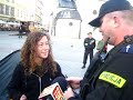 Click here to watch this video Policja i straż miejska usunęła koczujących z Rynku Głównego