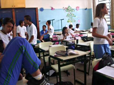 ajms - Era pra ser um trabalho de inglês , mas ai ficou uma pequena demonstração da sala !