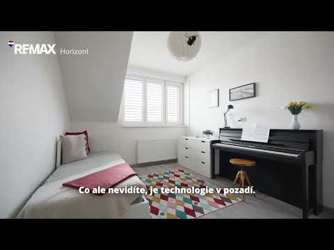 Video Designový byt 3+kk s balkonem a vlastní solární energií: Žijte chytře v srdci Vršovic