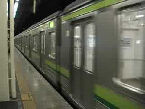 横浜線205系H5編成(ヘッドマーク付き)発車