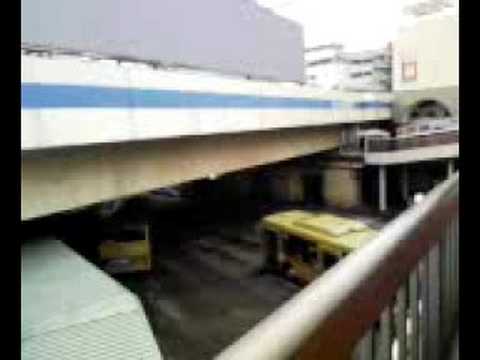 お盆の朝の小田急町田駅　通勤が少ないバスセンター