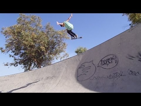 LANDEROS - Haro Films presenta de nuevo a Carlos Landeros con unos nuevos clips grabados en un buen día para patinar. Editado y filmado por: Aaron Haro Me gusta - Comen...