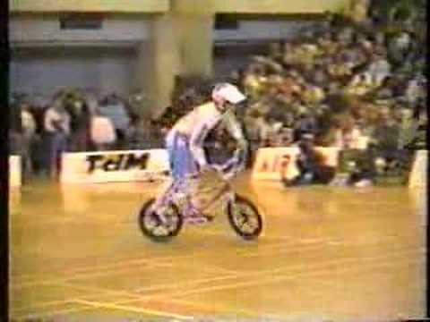matt hoffman riding flatland 1987-holeshot