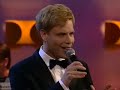 He sounds like Frank Sinatra! He sounds like Frank Sinatra!