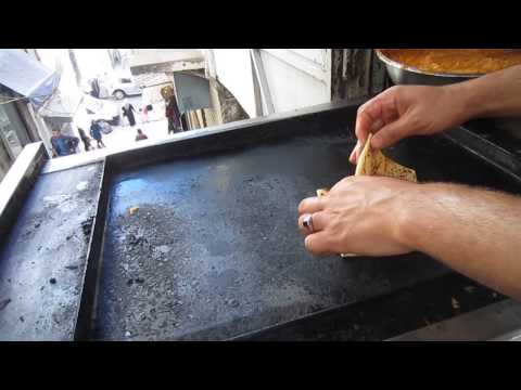 Alger - Alger le 4 juin 2013... Voici les M'hadjeb qui sont des délicieuses petites